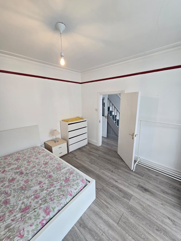 4 Bed Furnished Terraced House, Undine St SW17