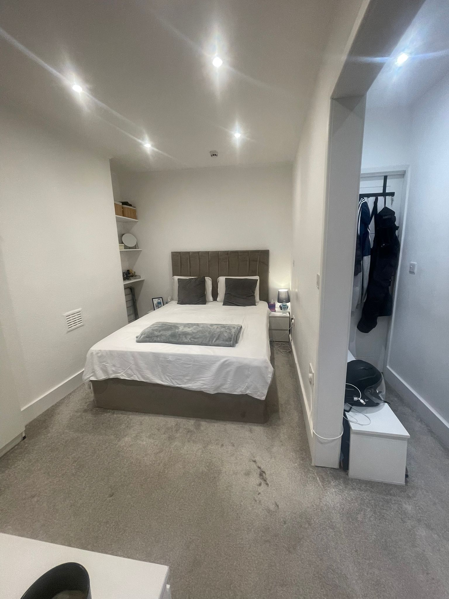 Spacious Luxury Studio Flat, Wandsworth High Street, SW18