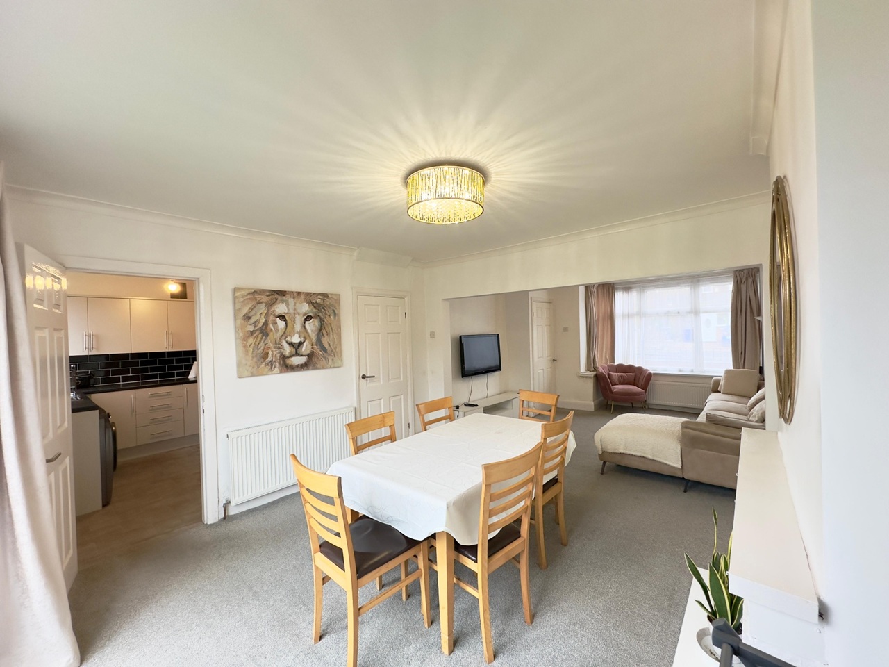 Spacious 3-Bedroom Semi-Detached House with Garden & Parking – Joyce St, M40