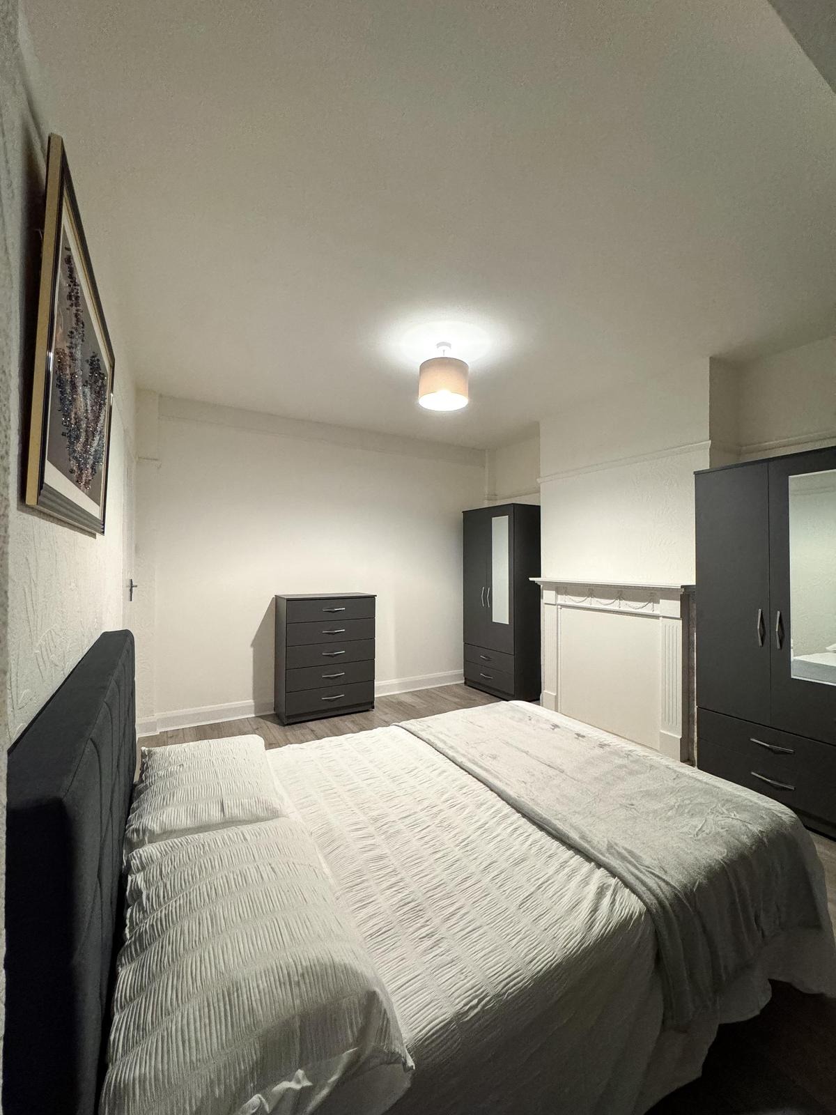 Spacious Double Room in 5-Bedroom Shared House – Avenue Road, SW16