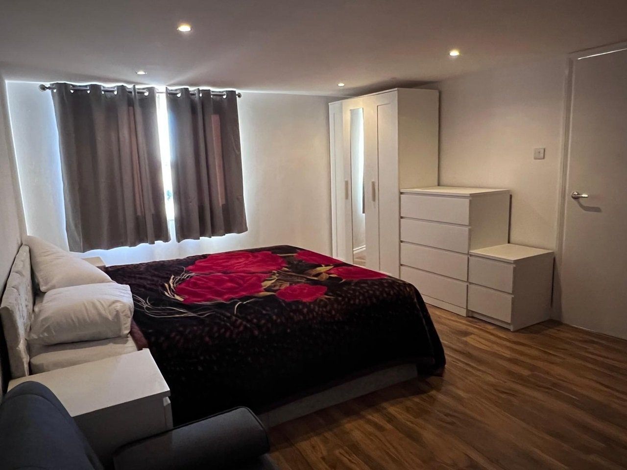 Spacious 6-Bedroom Furnished Terraced House with Garden & Parking – Freshwater Road, SW17