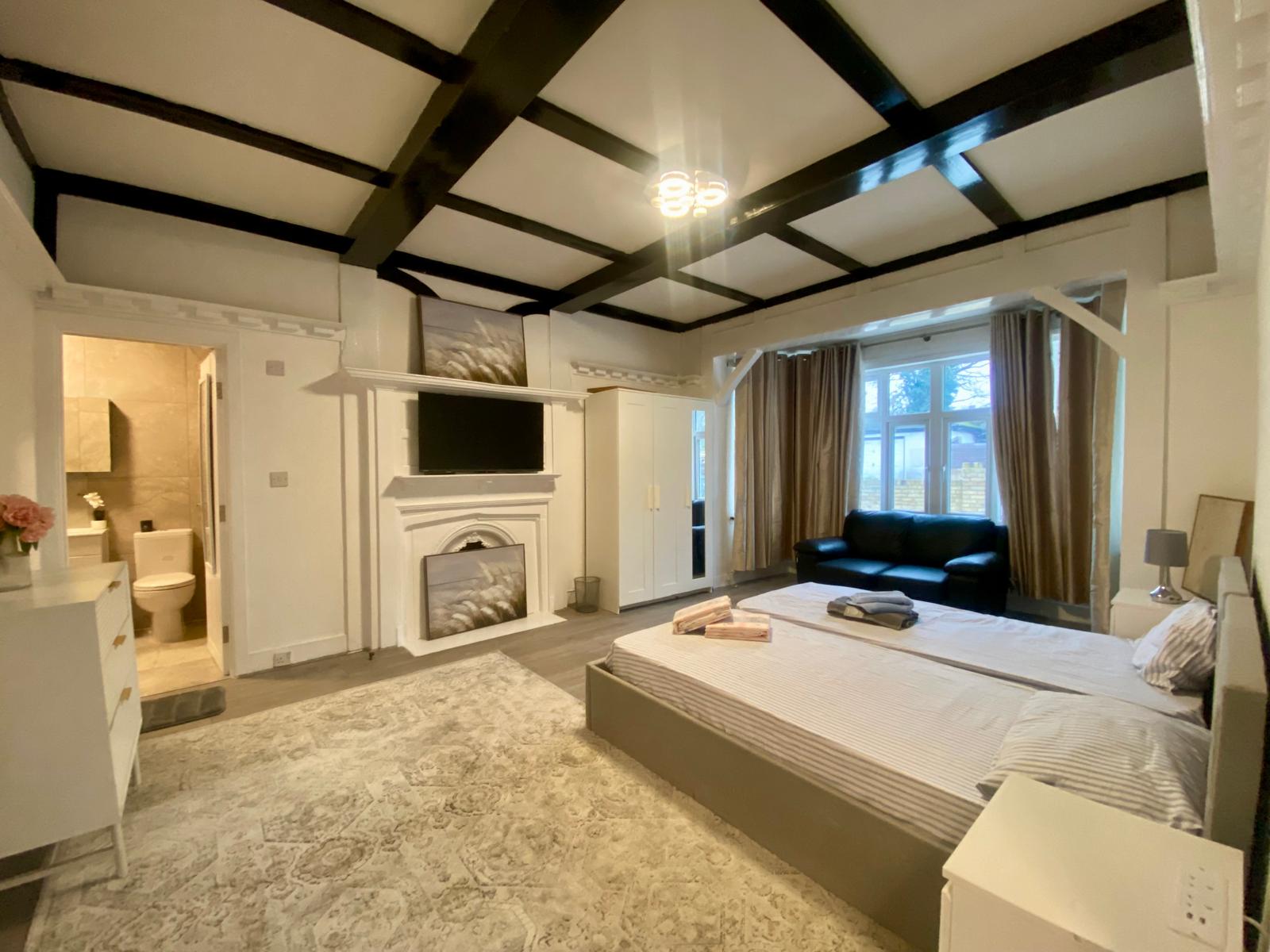 Spacious Ground Floor Ensuite Double Room to Rent – Norbury Avenue, SW16