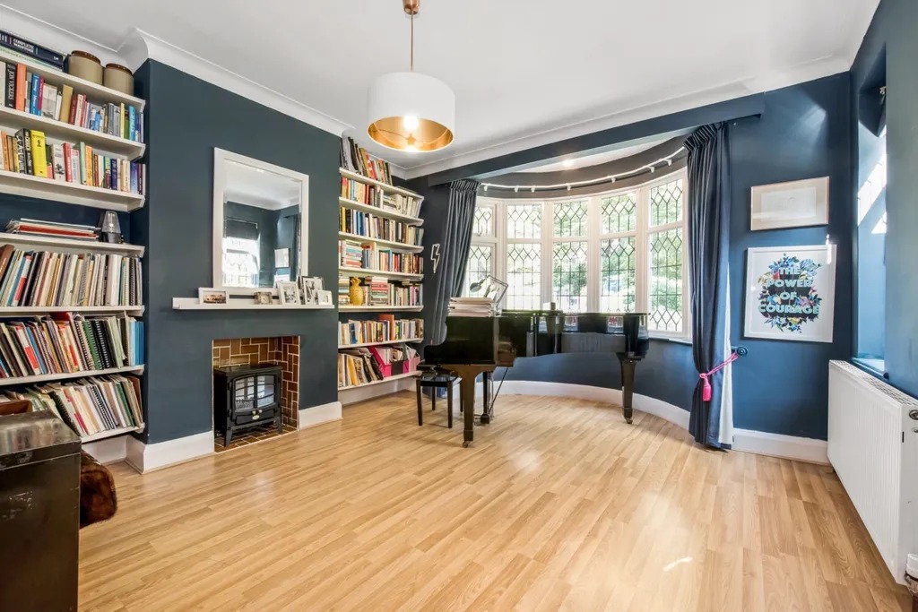 6-Bedroom Detached Family Home to Rent – Highfield Hill, SE19