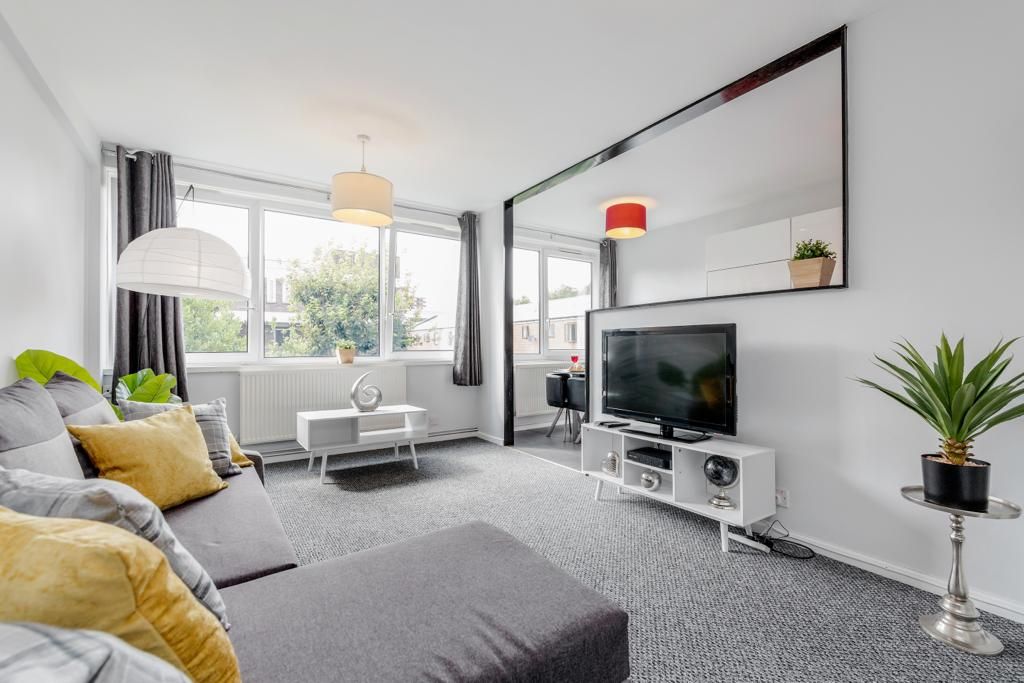 Spacious Furnished Two-Bedroom Split-Level Maisonette – Cable Street, E1W