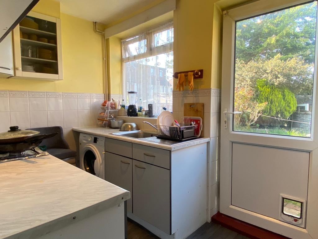 3 Bed End of Terrace House to Let – Newhouse Walk, SM4
