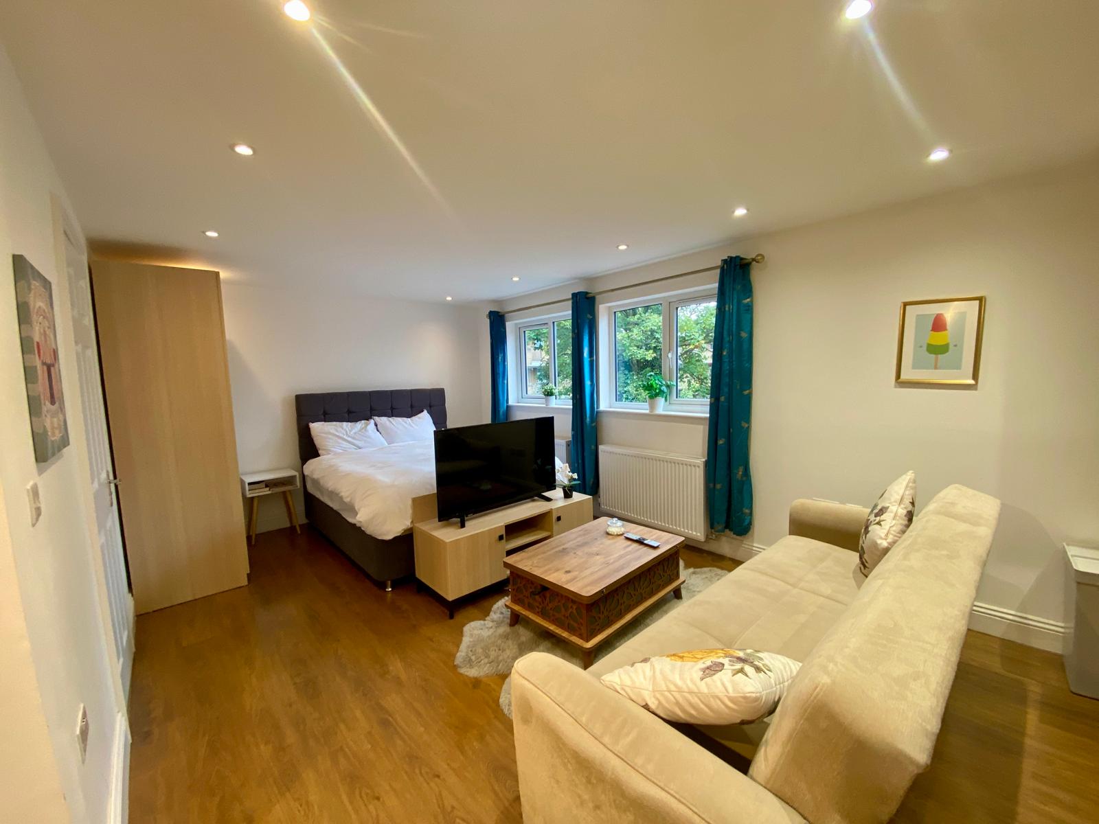 Spacious Top Floor Fully Furnished Studio Flat to Rent – Carslake Road, SW15