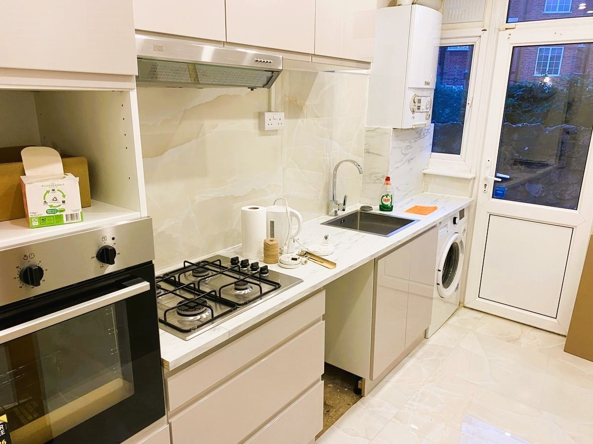 Newly Refurbished 4-Bedroom House with Garden & Driveway, Lucas Avenue, HA2