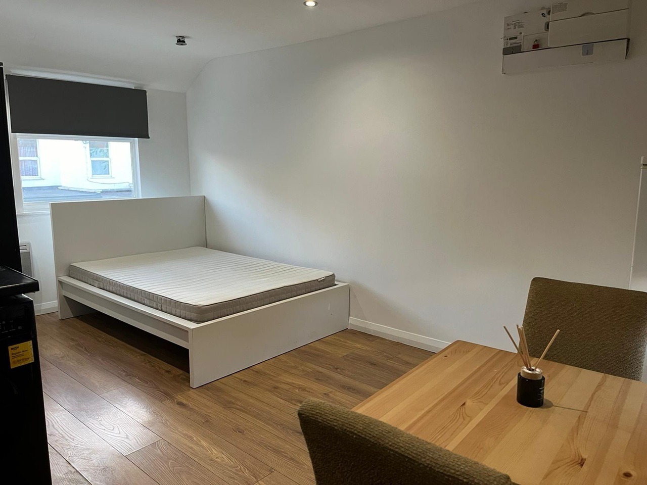 Furnished Studio Flat to Rent – Walpole Road, SW19