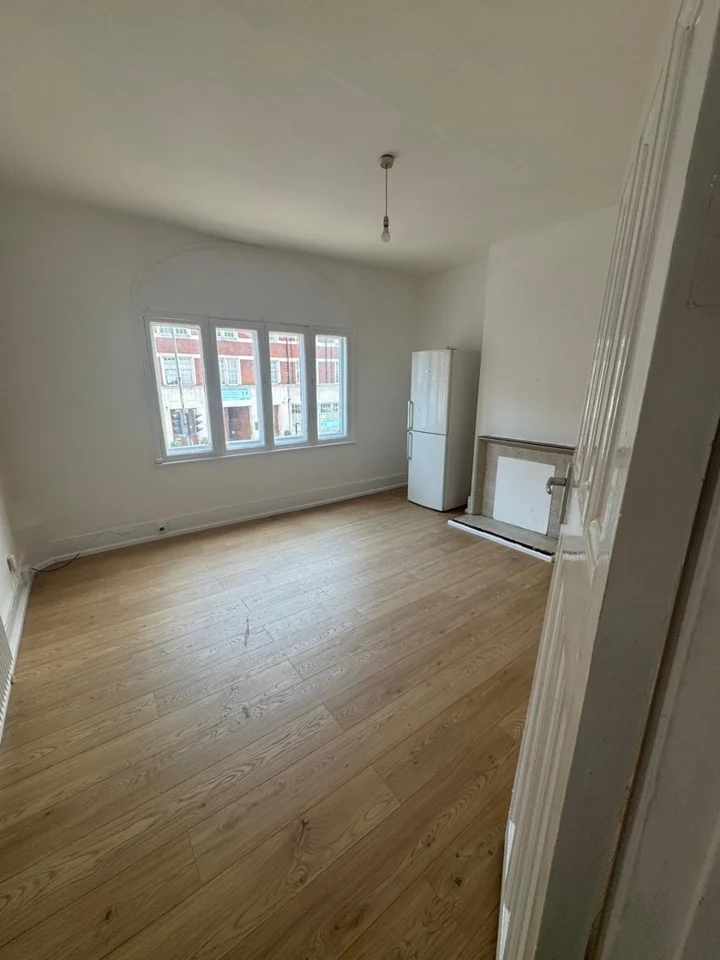 Two Bedroom First Floor Flat with Private Entry – London Road, SW16