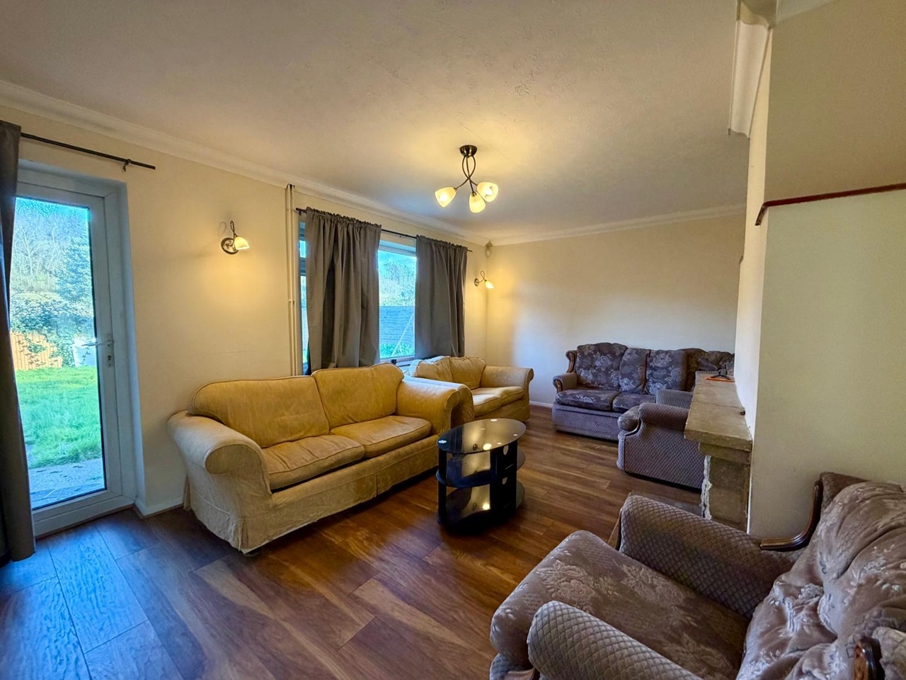 Spacious Detached Bungalow with Garden & Driveway – Brighton Road, CR5