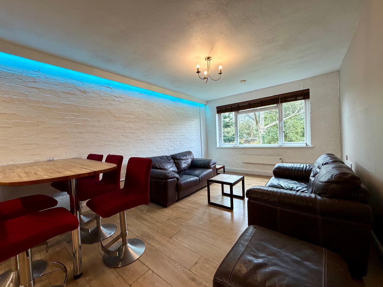 Bright & Spacious 1-Bedroom Flat in Norman Court, SW16