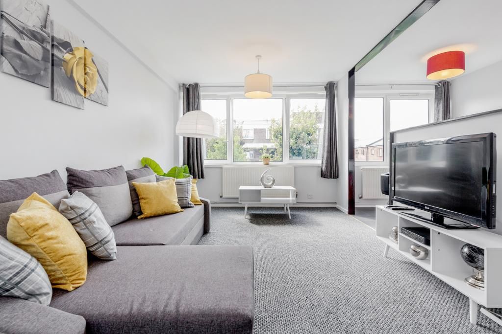 Two-Bedroom Split-Level Maisonette – Cable Street, E1W