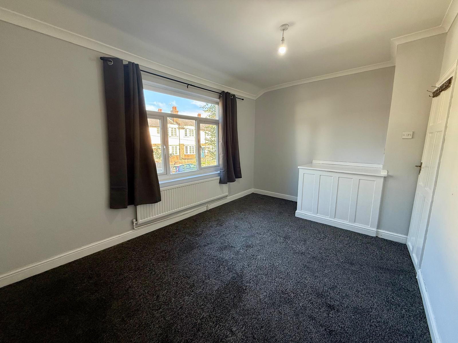 Spacious 3-Bedroom Terraced House with Garden, Lessingham Avenue, SW17