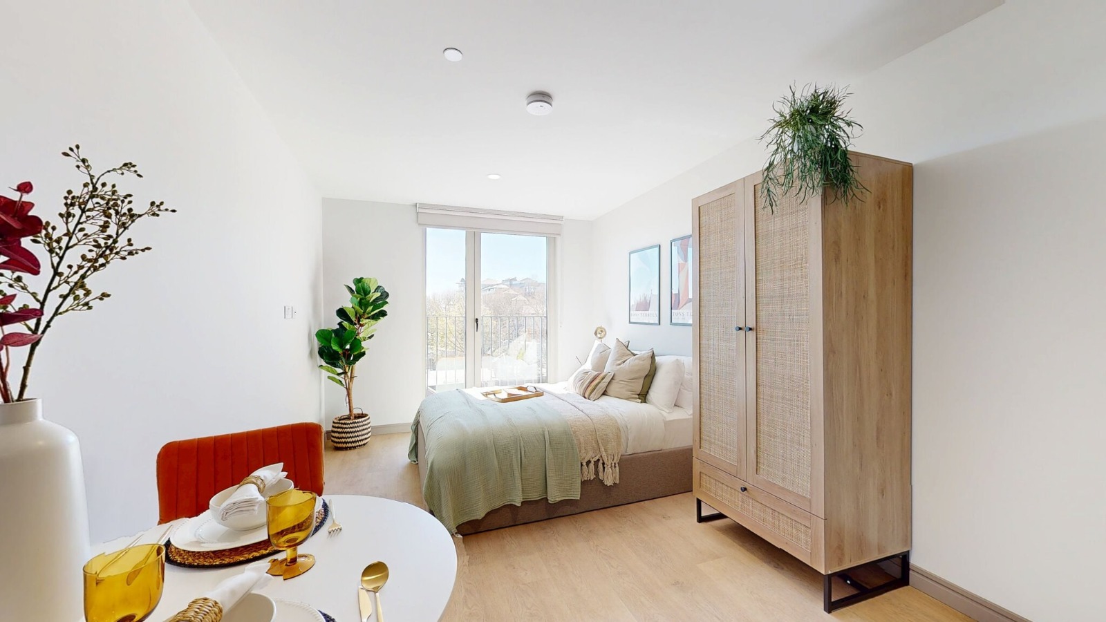 Brand New 1 Bedroom Luxurious Studio Flat, Victoria Road, TW13