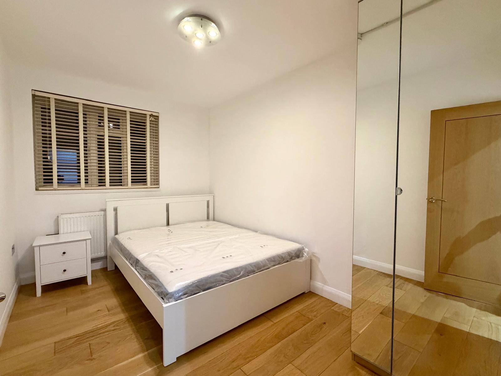 Spacious 3-Bedroom Modern Flat with Balcony – Hawkesworth House, SW4