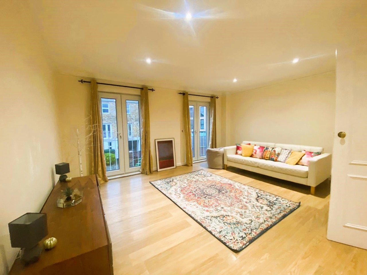 Modern 4-Bedroom Terraced House with 4 Bathrooms, Private Garden & Parking | Robinscroft Mews, SE10