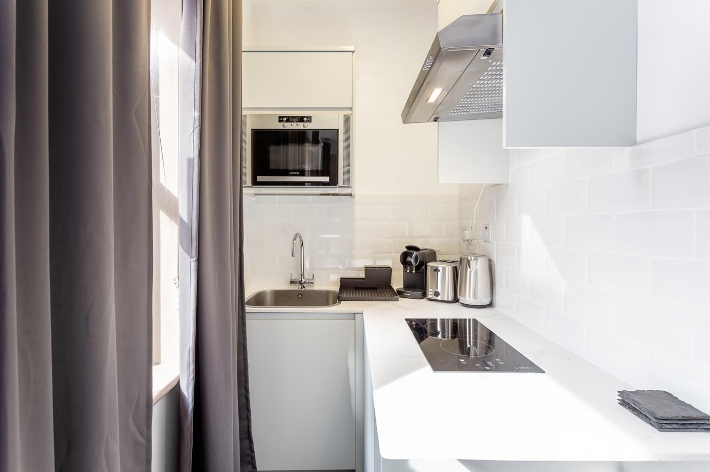 Modern Second-Floor Studio Flat for Rent – Bond Street, W5