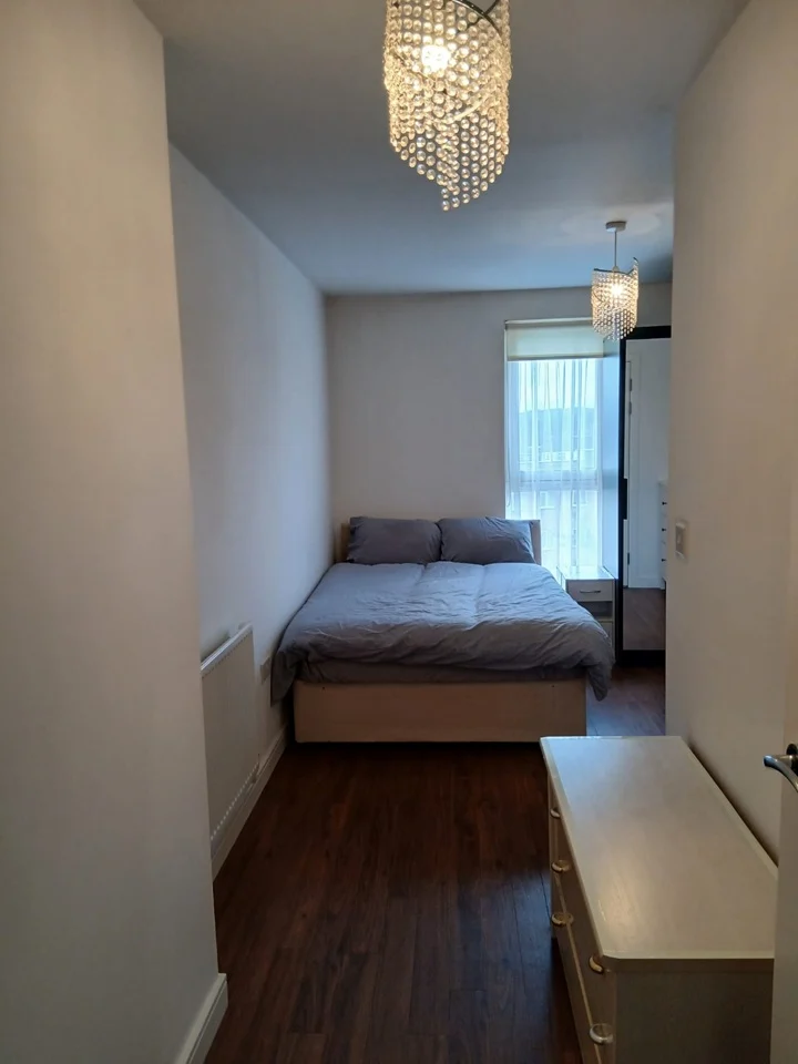 Spacious Double Room in Claret Court, CR0