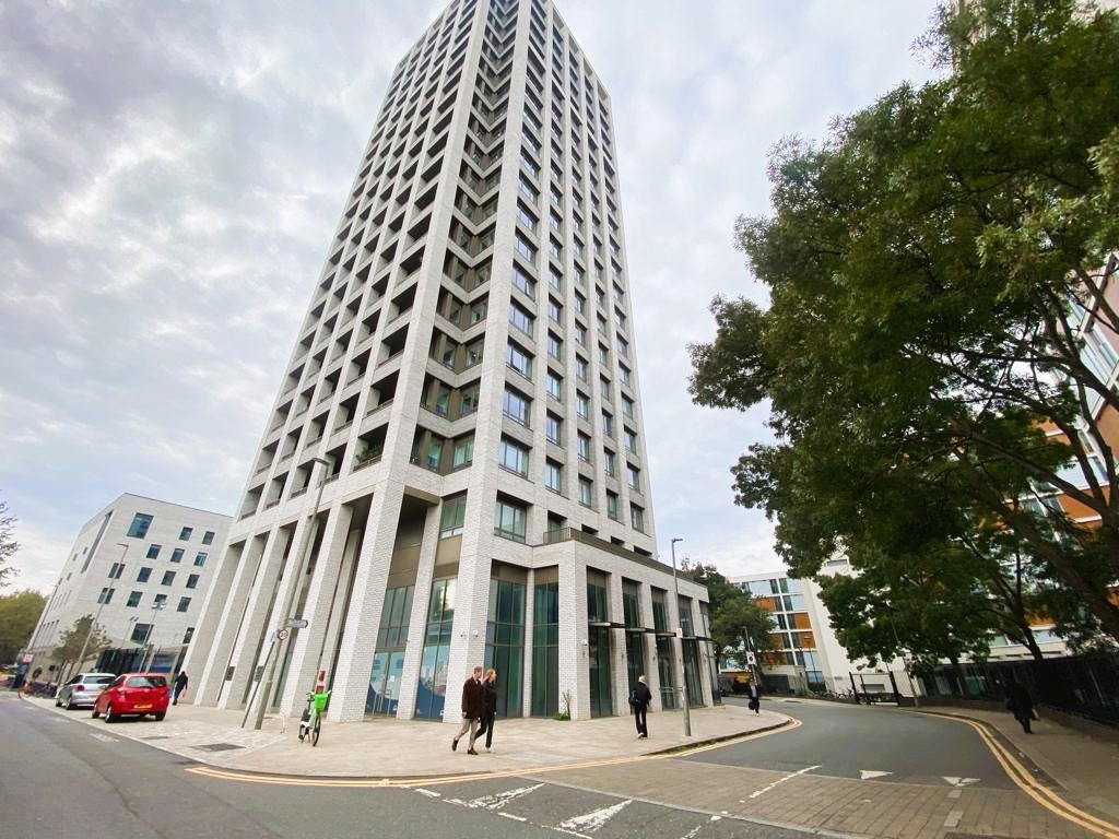 Luxury 2-Bedroom Apartment in Prime Location, Duval House, SW11