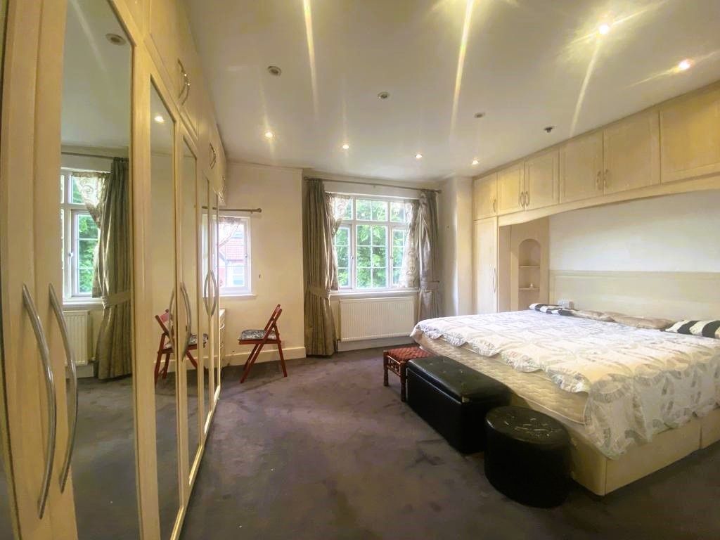 Spacious 4-Bedroom Semi-Detached Family Home – Newly Refurbished | Gassiot Road, SW17