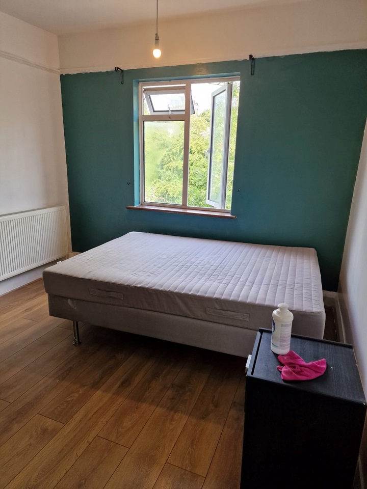 Spacious Double Room in Shared House, Valley Road SW1