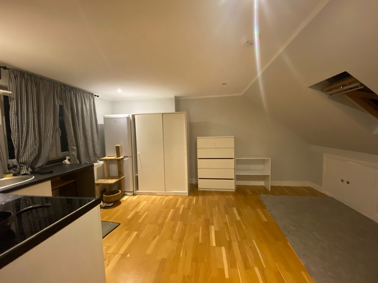 Spacious Top-Floor One Bedroom Studio Flat, New Close, SW19