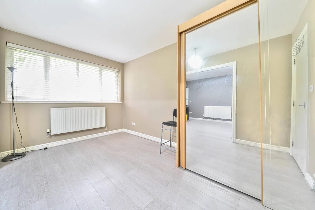 Spacious 1-Bedroom Flat, Miles Road CR4