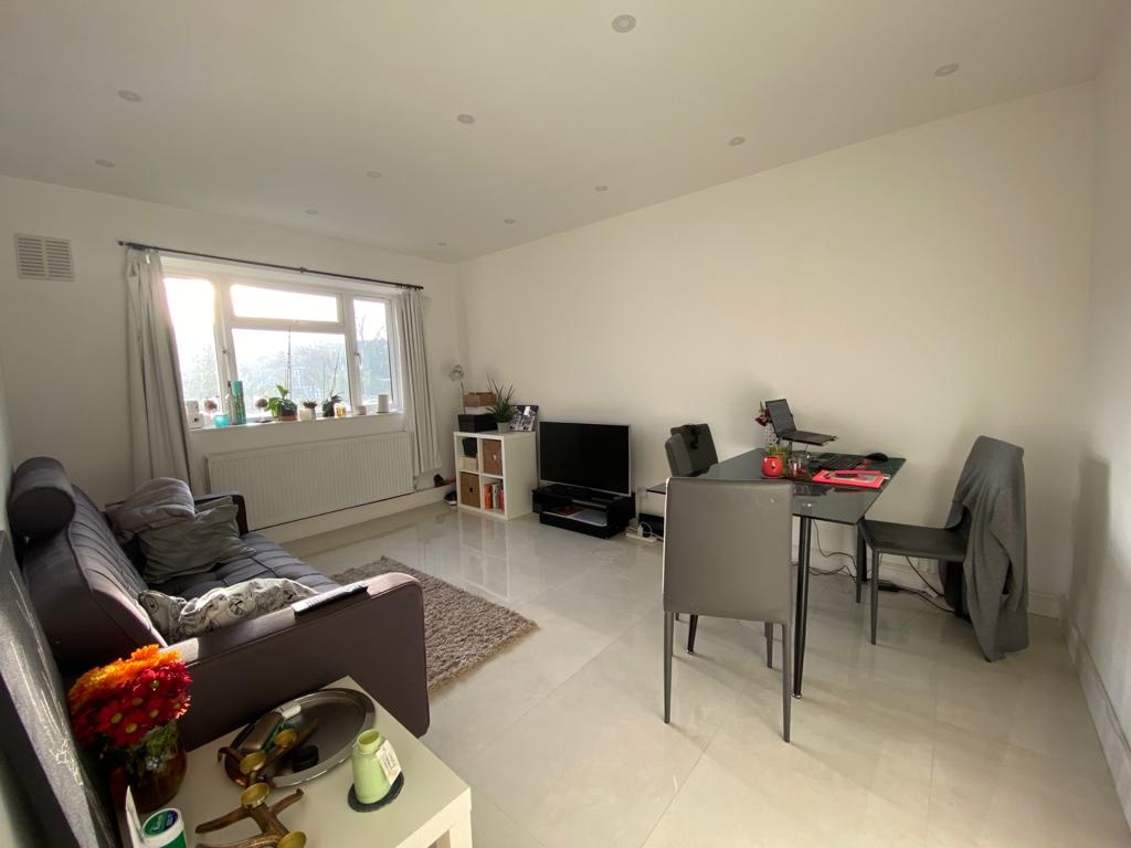 Spacious 1-Bed Ground Floor Flat to Rent – Rokeby House, SW12
