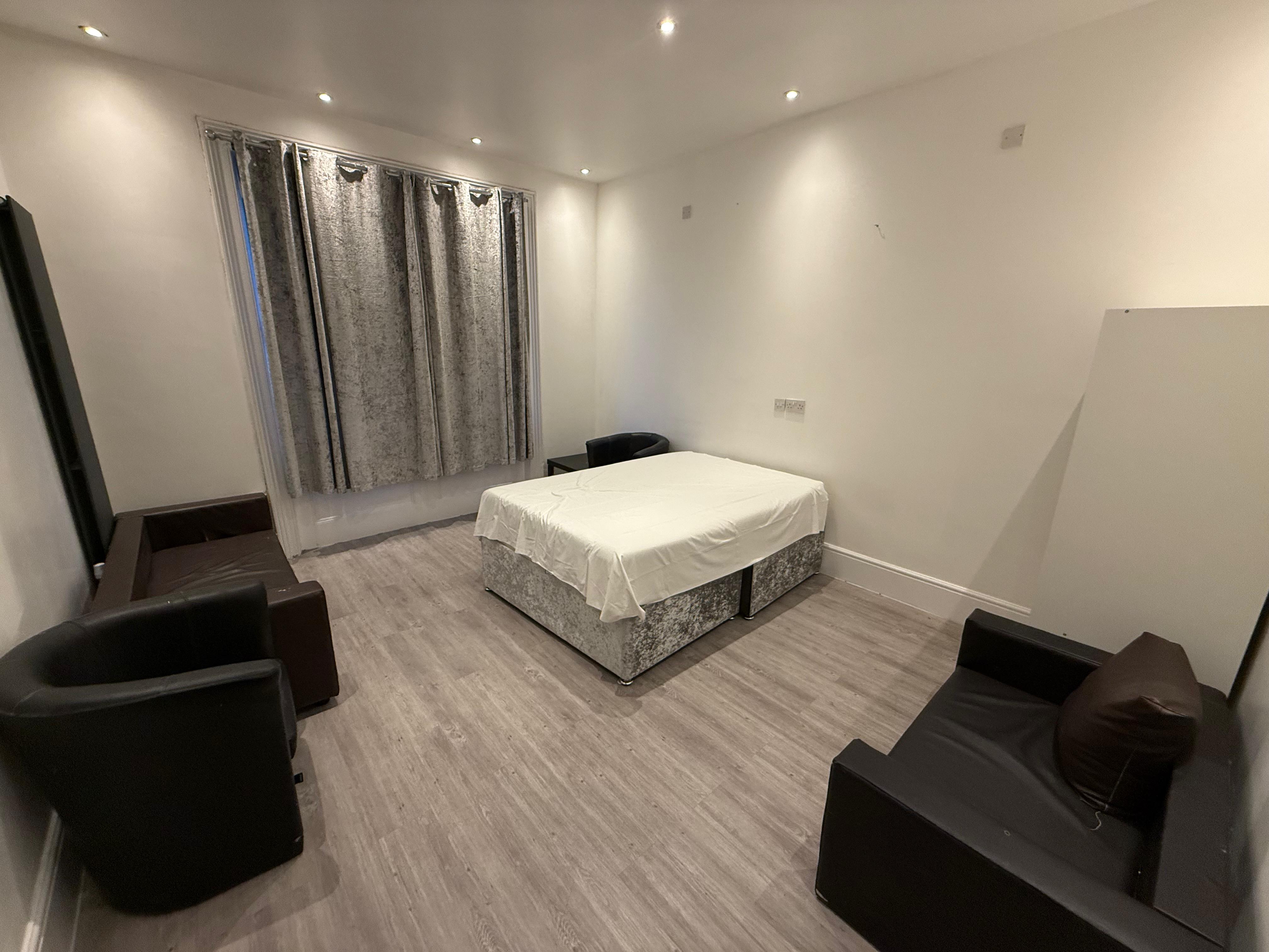 Fully Furnished Ground-Floor Double Room in Shared Flat – Brigstock Road, CR7