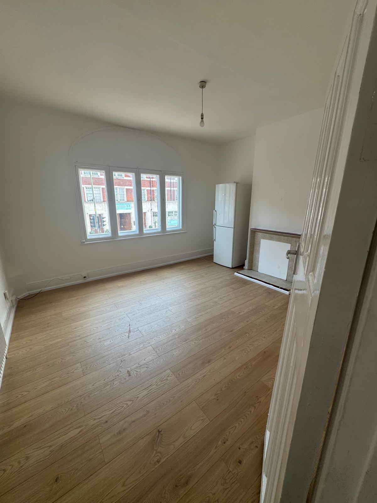 Spacious 2-Bedroom Flat with Separate Reception – London Road, SW16