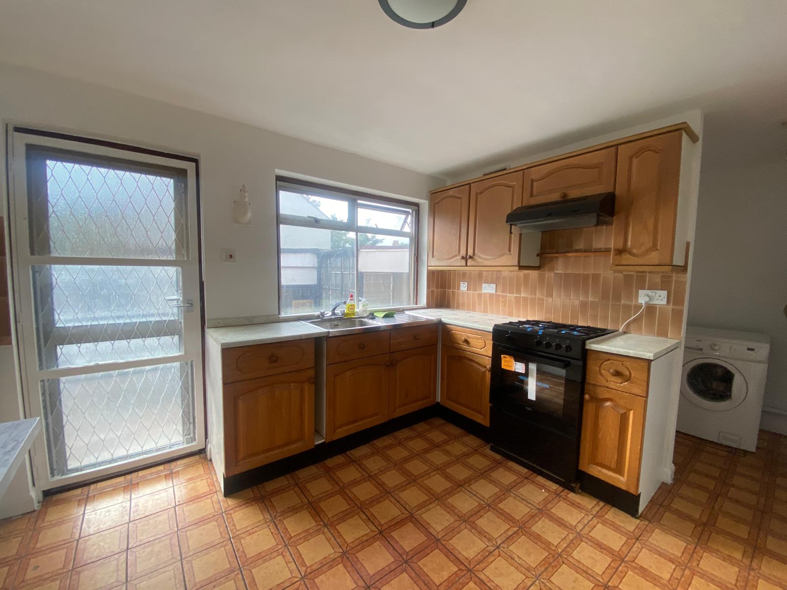 4-Bedroom End-Terrace House to Let | Streatham Road, CR4