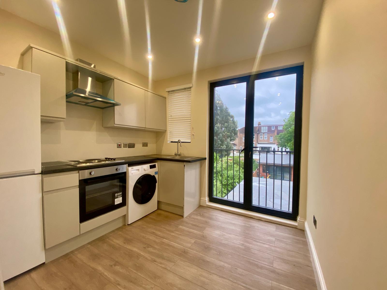 Modern Ensuite Room in a Shared House, Beatrice Avenue, SW16