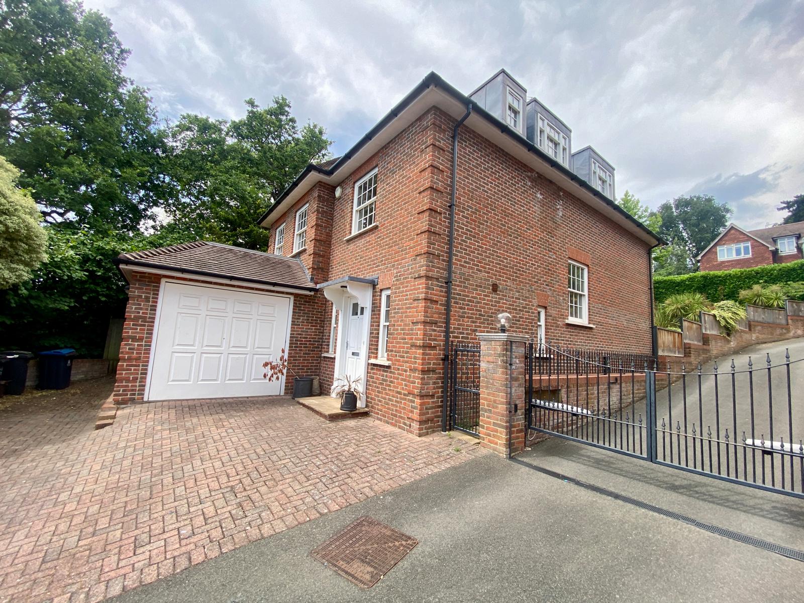 Spacious 5-Bedroom Detached House, Southwood Avenue, KT2