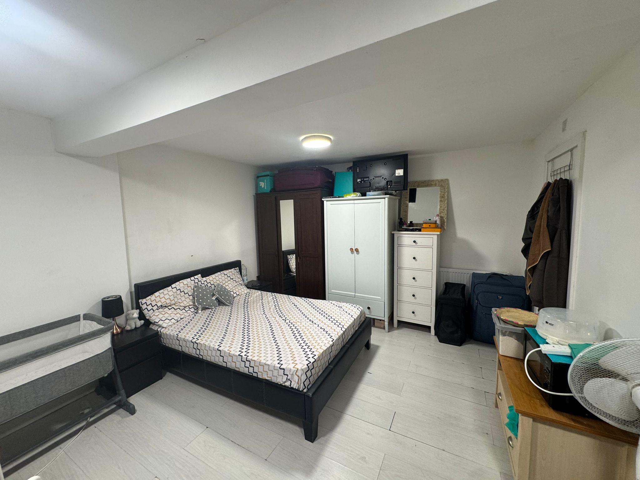 Spacious Studio Flat on Western Road, CR4