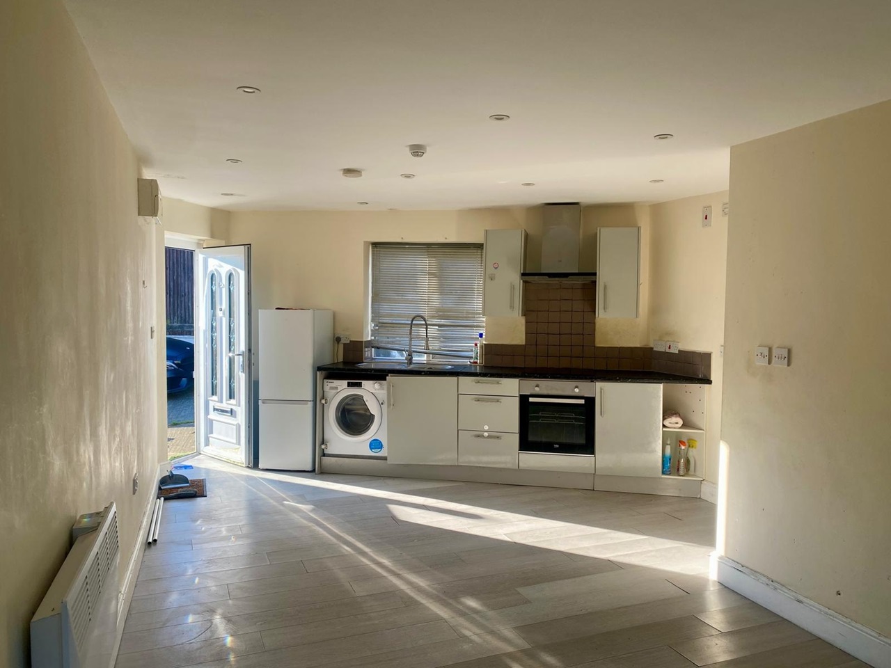 Modern 1-Bedroom Bungalow with Garden, Star Lane, CR5