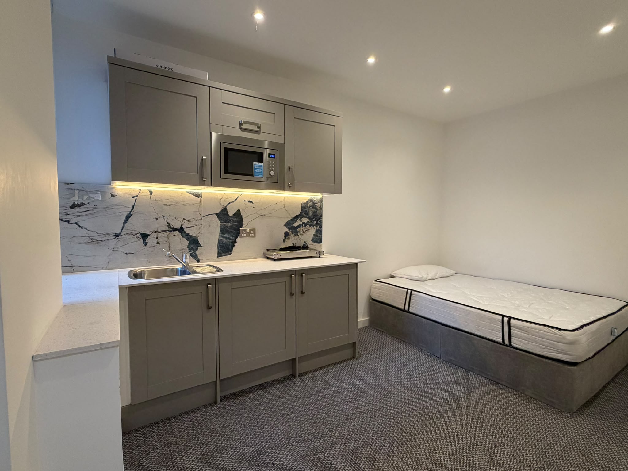 First-Floor Studio Flat, Bond Street, W5