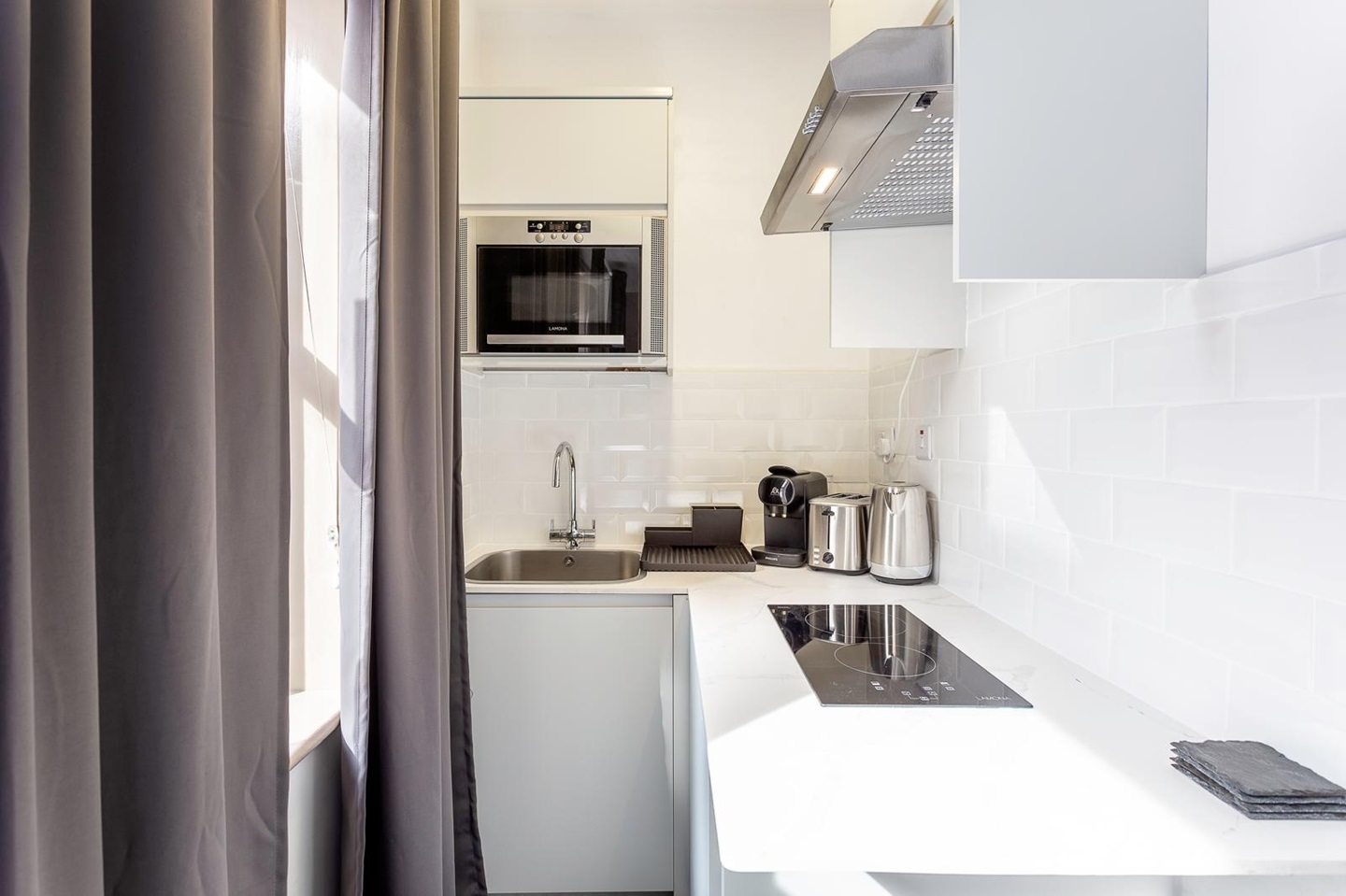 Modern Furnished Studio Flat, Bond Street, W5