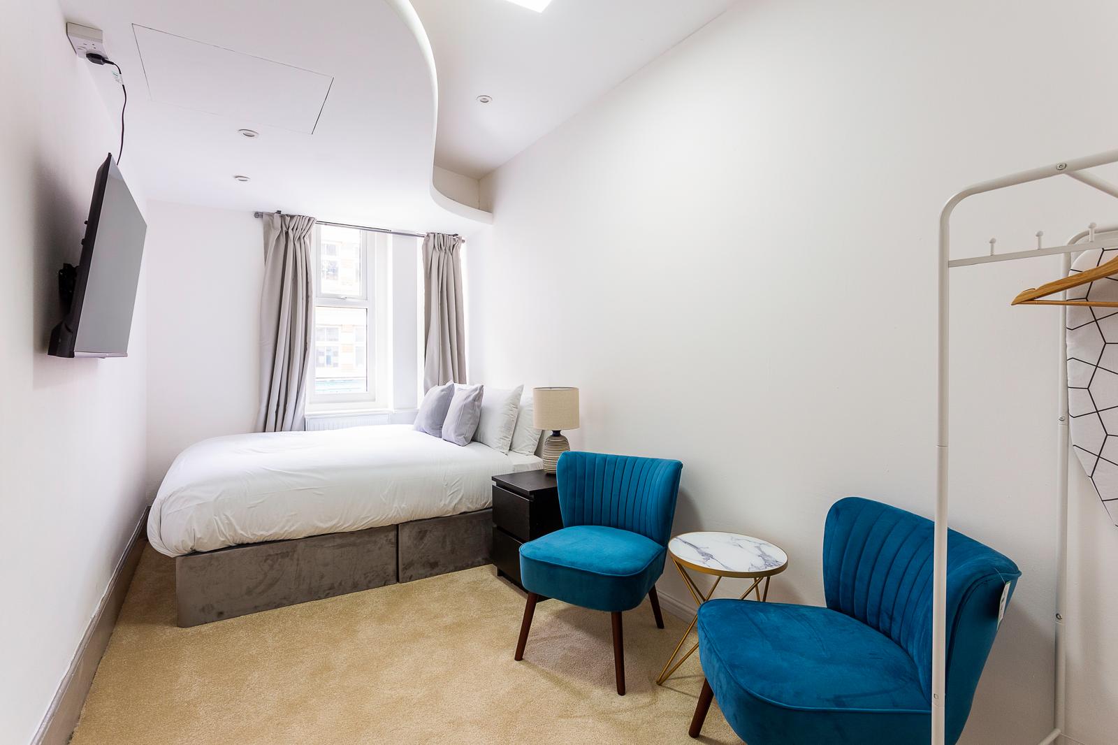 Modern Furnished Studio Flat, Bond Street, W5