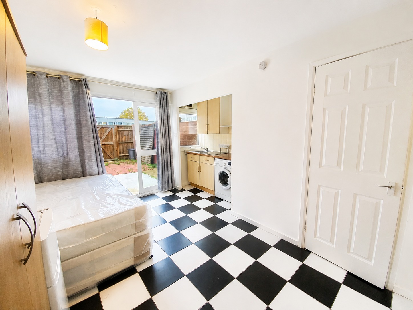Studio Flat to Rent – Caernarvon Close, CR4