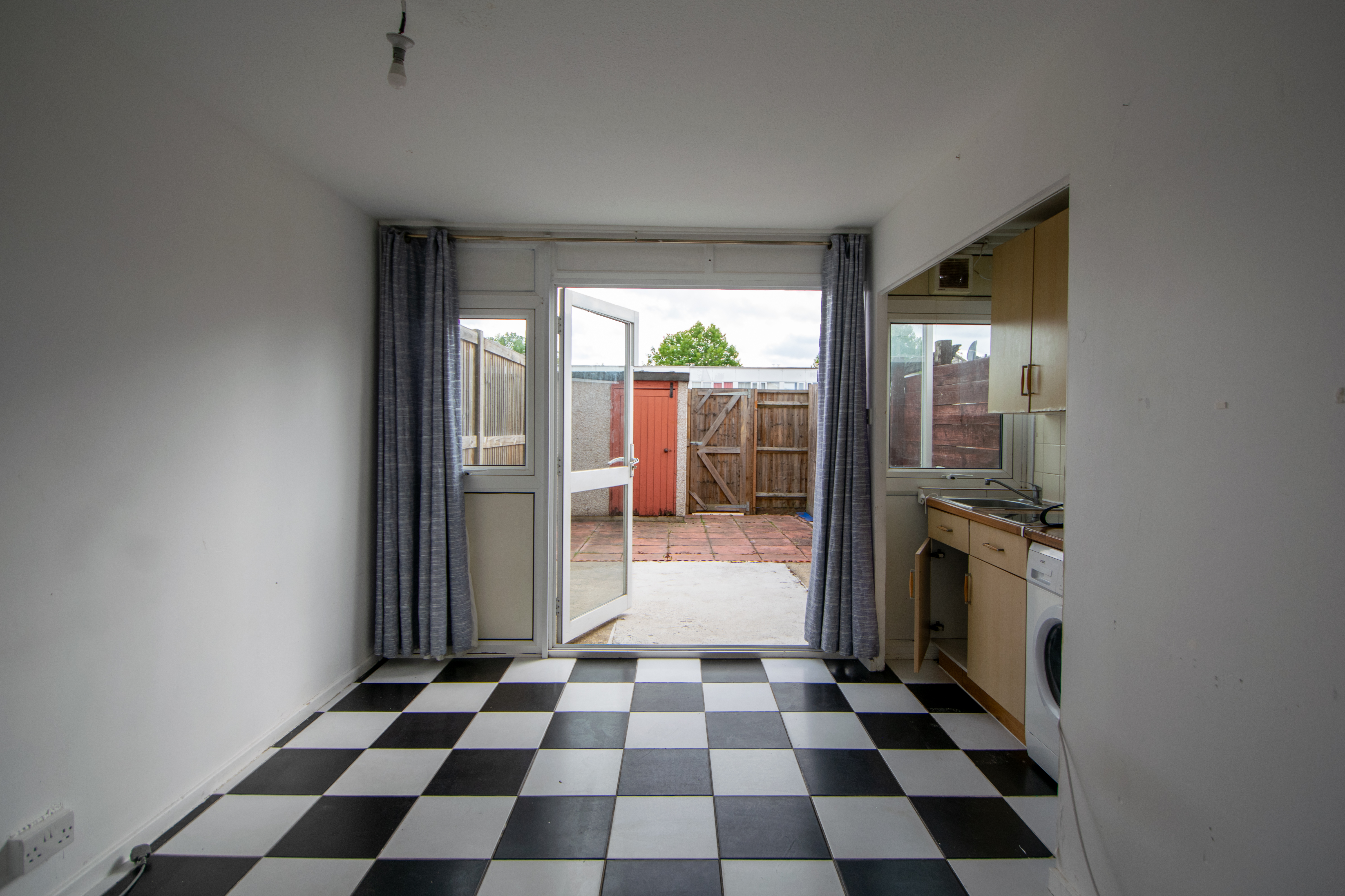 Studio Flat to Rent – Caernarvon Close, CR4